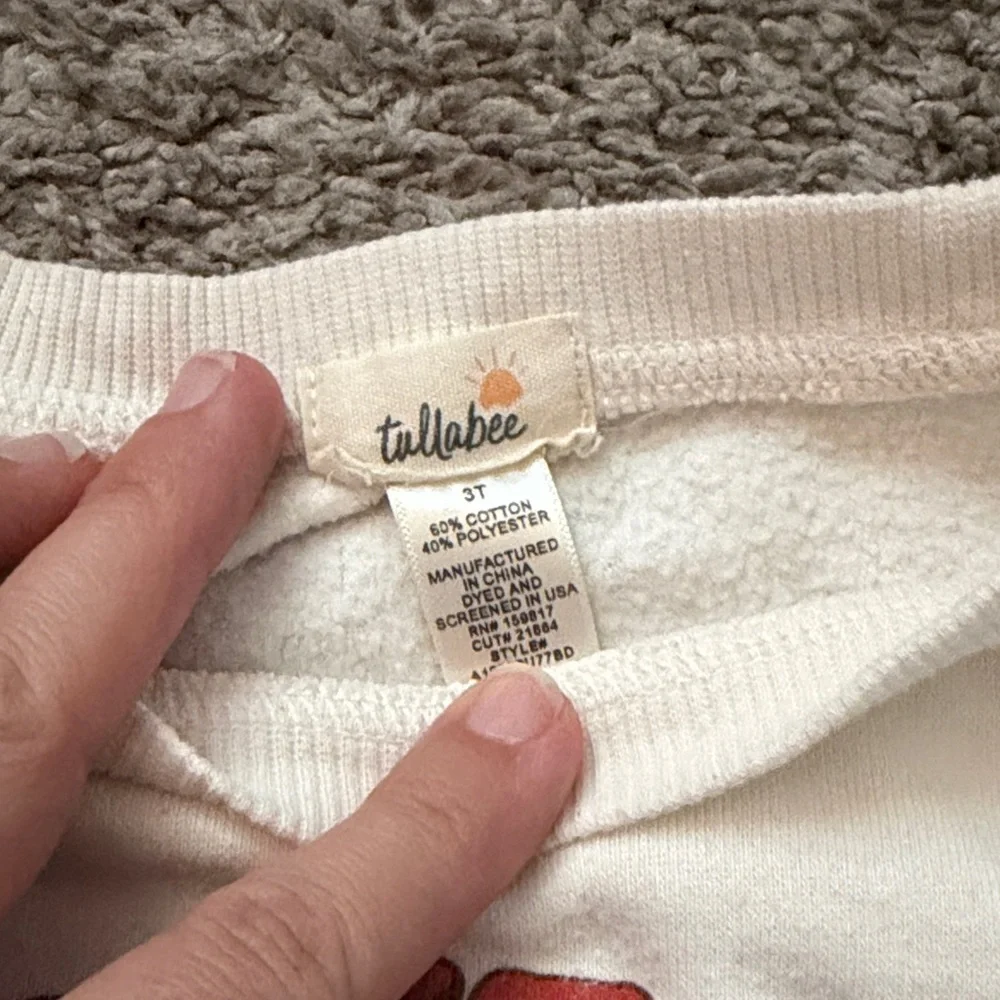 Tullabee Cream Kids Reindeer Sweatshirt Santa’s little Helper 3T - Picture 3 of 4